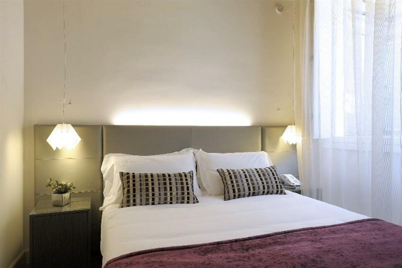 Trevi Palace Luxury Inn Rome Room photo